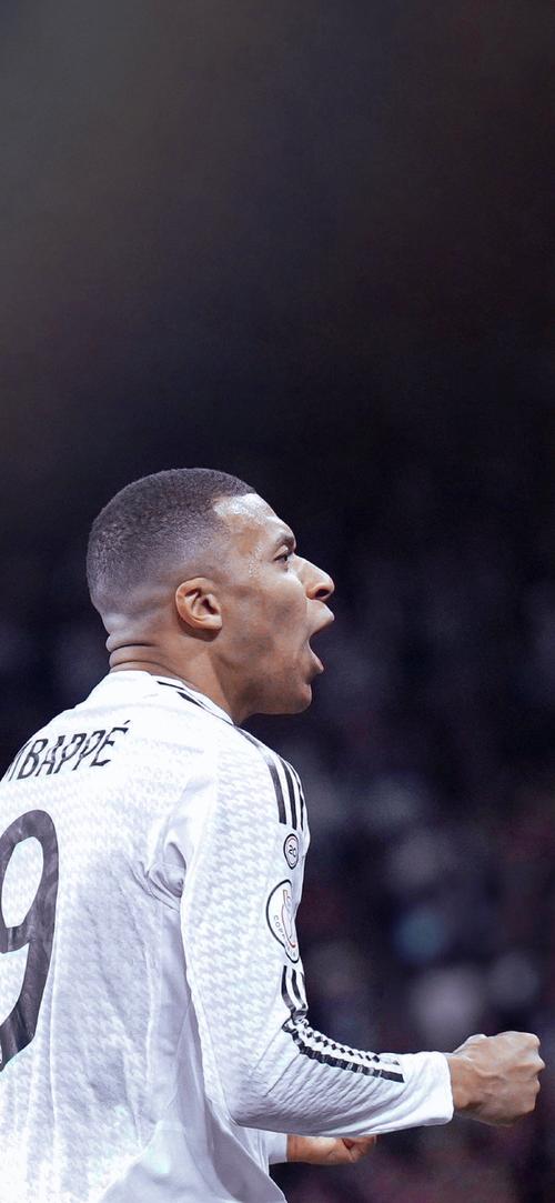 刘若钒本赛季从三镇自由身加盟海港，贡献5球6助攻